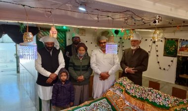 एम एम बी ग्रूप ने मस्तान बाबा कि मजार पर चादर की पेश