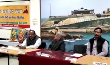 अन्र्तमहाविद्यालयीय हिन्दी वाद विवाद का आयोजन विवेकानन्द स्मारक के हॉल में किया