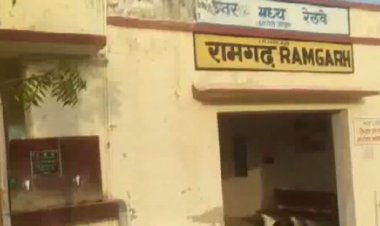अलवर जाते समय ट्रैक पर कानों में लीड लगाकर चल रहे युवक की ट्रेन की चपेट में आने से मौत हुई