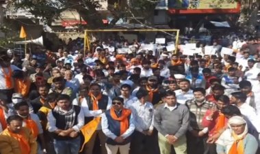 गोवंश के साथ हुए अनैतिक कार्य के विरोध में हिंदू संगठनों ने तिजारा बंद कराया
