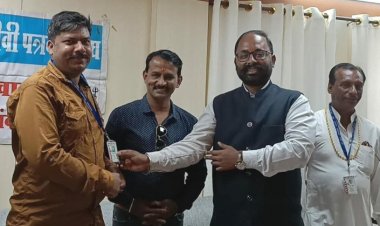 मध्यप्रदेश श्रमजीवी पत्रकार संघ के वर्ष 2022 के आईडी कार्ड वितरित