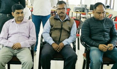 रिश्वत लेने के मामले में लिपिक व दोनों संविदाकर्मियों को गिरफ्तार किया