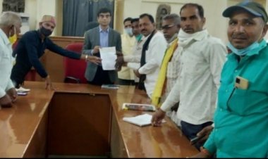 किसानों की समस्याओं को लेकर कलेक्टर से मिला राष्ट्रीय किसान मजदूर महासंघ का प्रतिनिधि मण्डल