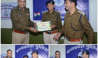 पुलिस महानिरीक्षक अनिल शर्मा के द्वारा शिवपुरी पुलिस अधीक्षक सहित समस्त पुलिसकर्मियों को प्रमाण पत्र देकर सम्मानित किया गया।