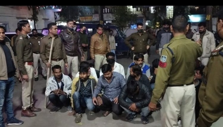 कोतवाली थाना पुलिस की बड़ी कार्यवाही जुआ खेलते 19 आरोपियों को पकड़ा।
