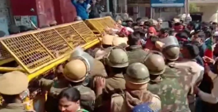 भाजपा कार्यकर्ताओं पर लाठीचार्ज के विरोध में राज्य सरकार के खिलाफ प्रदर्शन कर ज्ञापन सौंपा