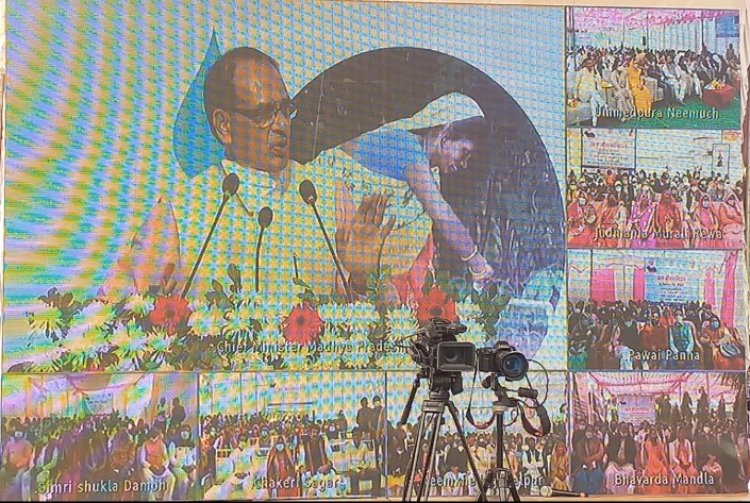 मुख्यमंत्री श्री चौहान ने जल जीवन मिशन के लाभार्थी ग्राम कायम और बरखेड़ीमान के 590 पबरखेड़ा कायम के श्री ज्ञानेश्वर कुमावत से किया वर्चुअल संवाद।