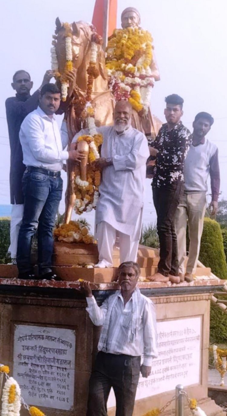 भारतीय मजदूर संघ ने छत्रपति शिवाजी महाराज की प्रतिमा पर माल्यार्पण कर मनाई जयंती