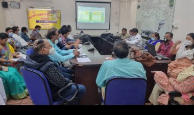 संयुक्त संचालक उज्जैन संभाग डॉ.रजनी डावर ने सीएम हेल्प लाईन, राष्ट्रीय स्वास्थ्य कार्यक्रमों की समीक्षा की।