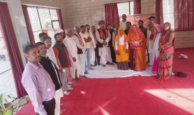 मण्डल अध्यक्ष कमल जैन की अध्यक्षता में सकट के हनुमान मंदिर प्रांगण में बैठक आयोजित हुई