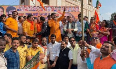 5 क्विंटल लड्डुओं का वितरण कर यूपी में भाजपा की जीत का मनाया जश्न