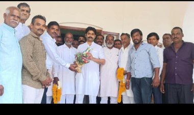 बायपास से नागदा तक सडक़ निर्माण कार्य स्वीकृति पर विधायक का पैलेस पहुंचकर माना आभार