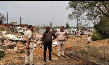 भू माफियाओं पर फिर गर्जा प्रशासन का बुलडोजर  मोरवा में 2 भू- माफियाओं के कब्जे से करोड़ों की शासकीय जमीन कराई खाली