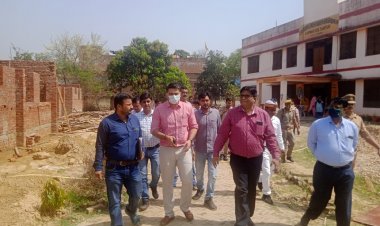 जिलाधिकारी व मुख्य विकास अधिकारी द्वारा कस्तूरबा गाँधी आवासीय विद्यालय कुड़वार में निर्माणाधीन 100 बेड के क्षमता वाले छात्रावास का किया गया औचक निरीक्षण।