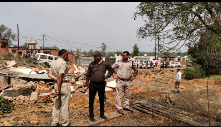 भू माफियाओं पर फिर गर्जा प्रशासन का बुलडोजर  मोरवा में 2 भू- माफियाओं के कब्जे से करोड़ों की शासकीय जमीन कराई खाली