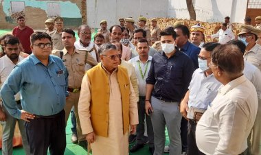 मा0 राज्य मंत्री द्वारा चौपाल कार्यक्रम, सामुदायिक शौंचालय, ग्राम पंचायत सचिवालय आदि का निरीक्षण कर लिया गया जायजा।