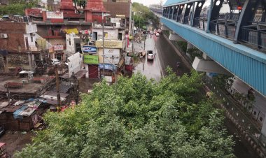 राजधानी दिल्ली में प्रकृति के स्वभाव से मौसम का मिजाज हुआ ठंडा।
