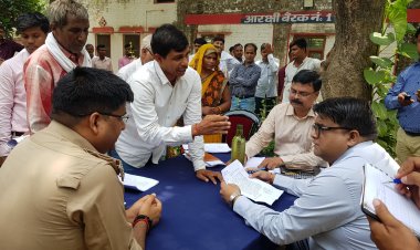 जिलाधिकारी ने थाना समाधान दिवस पर कोतवाली देहात व थाना लम्भुआ में पहुंचकर सुनी जन समस्याएं तथा निस्तारण हेतु सम्बन्धित को दिये निर्देश।