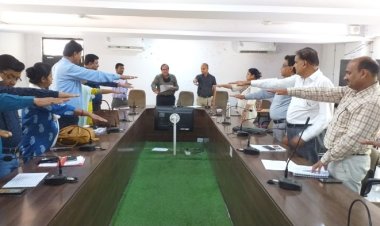 देवास जिले में नशामुक्ति अभियान अंतर्गत अधिकारी/कर्मचारियों ने ली नशामुक्ति की शपथ