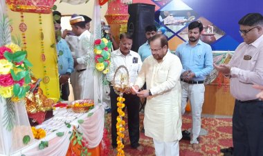 गरीब कल्याण सम्मेलन का वर्चुअल संवाद कार्यक्रम पं0 राम नरेश त्रिपाठी सभागार में हुआ लाइव प्रसारण।