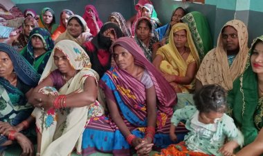 लोक समाज पार्टी के कार्यकर्ताओं व जनता के साथ निजीकरण तथा ठेकेदारी जैसे मुद्दों को लेकर महिला सशक्तिकरण की टीम को लेकर बैठक हुई।
