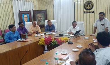 विशेष सचिव ने उद्यमियों, व्यापारियों, विभागीय अधिकारियों के साथ की बैठक।