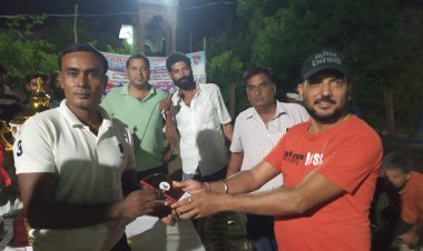 कैंथरी में रात्रिकालीन क्रिकेट प्रतियोगिता