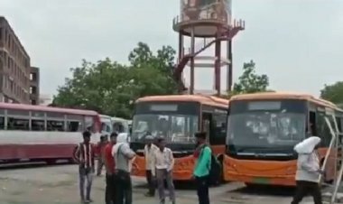 वाराणसी में भी उपद्रवियों ने दिखाया अपना रंग