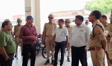 अग्निपथ योजना के विरोध प्रदर्शन के दृष्टिगत डीएम व एसपी द्वारा नगर क्षेत्र में भ्रमणशील रहकर कानून व्यवस्था का लिया गया जायजा।
