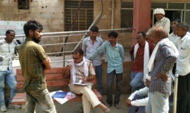 मानसिक रूप से तनाव में आकर फाँसी के फन्दे से झूलकर अपनी जीवन लीला समाप्त कर ली
