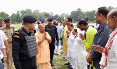 स्वामित्व योजना के अन्तर्गत मा0 मुख्यमंत्री जी के बेवलिंक/दूरदर्शन पर सीधे प्रसारित कार्यक्रम को जनपद के सभी तहसीलों में देखा गया तथा किया गया घरौनी का वितरण।