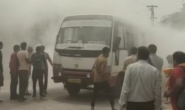 रेवाडी मोड पर अचानक विस्फोट के साथ धुंआ भरने से अफरा तफरी मच गई