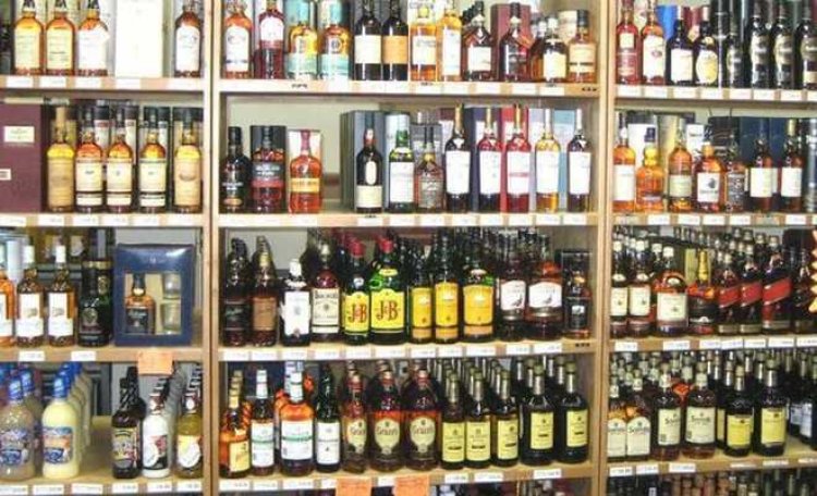 नियम तो सिर्फ फाइलों के लिए, शहर में नियमों के विपरीत चल रही शराब की दुकानें: रिंकू पंडित KTG समाचार शिवपुरी