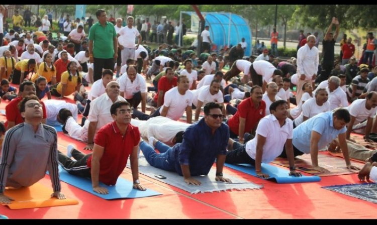 देवास जिले में उत्साह पूर्वक मनाया गया अंतरराष्ट्रीय योग दिवस।