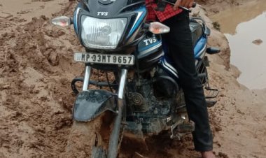 एक बारिश ने खोल दी विकाश की पोल, कहां गए नेताओं के वादे: रिंकू पंडित KTG समाचार शिवपुरी