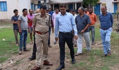 त्रिस्तरीय चुनाव 2022 के तृतीय चरण में सिंगरौली कलेक्टर किए चितरंगी क्षेत्र मतदान केंद्रों का मूल्यांकन