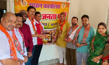 एडवोकेट राहुल दीक्षित की अध्यक्षता में डॉं. श्यामा प्रसाद मुखर्जी की 121 वीं जन्मजयंती मनाई