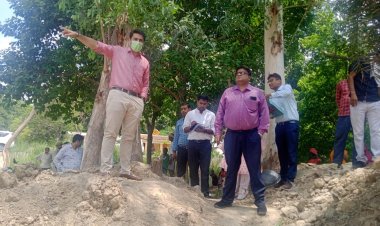 डीएम व सीडीओ द्वारा निराश्रित गोवंश आश्रय स्थल अमारी, निर्माणाधीन तालाब व निर्मित कड़क नाथ हैचरी शेड सकरसी का किया गया आकस्मिक निरीक्षण।