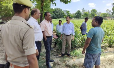 केन्द्रीय नोडल अधिकारी, भारत सरकार द्वारा ग्राम डिहवा, वि0ख0 दूबेपुर में प्रधानमंत्री कृषि सिंचाई योजनान्तर्गत ड्रिप इरीगेशन सिस्टम का किया गया निरीक्षण।