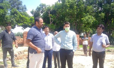 मुख्य विकास अधिकारी द्वारा कमल सरोवर व प्राथमिक विद्यालय दुबौली का किया गया निरीक्षण।