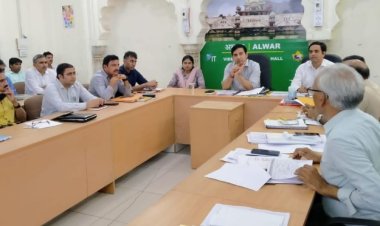 जिला स्तरीय अधिकारियों की समीक्षात्मक बैठक आयोजित हुई