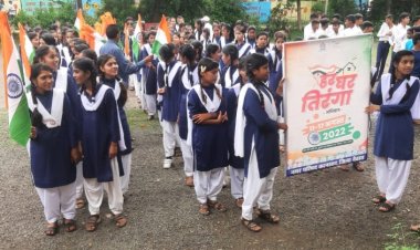 देवास जिले में ‘’हर घर तिरंगा अभियान’’ अंतर्गत करनावद में शासकीय/अशासकीय विद्यालय के बच्चों ने निकाली तिरंगा रैली