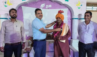 सैपऊ उपखण्ड से सेवा निवृत्ति पर विदाई समारोह का आयोजन किया गया
