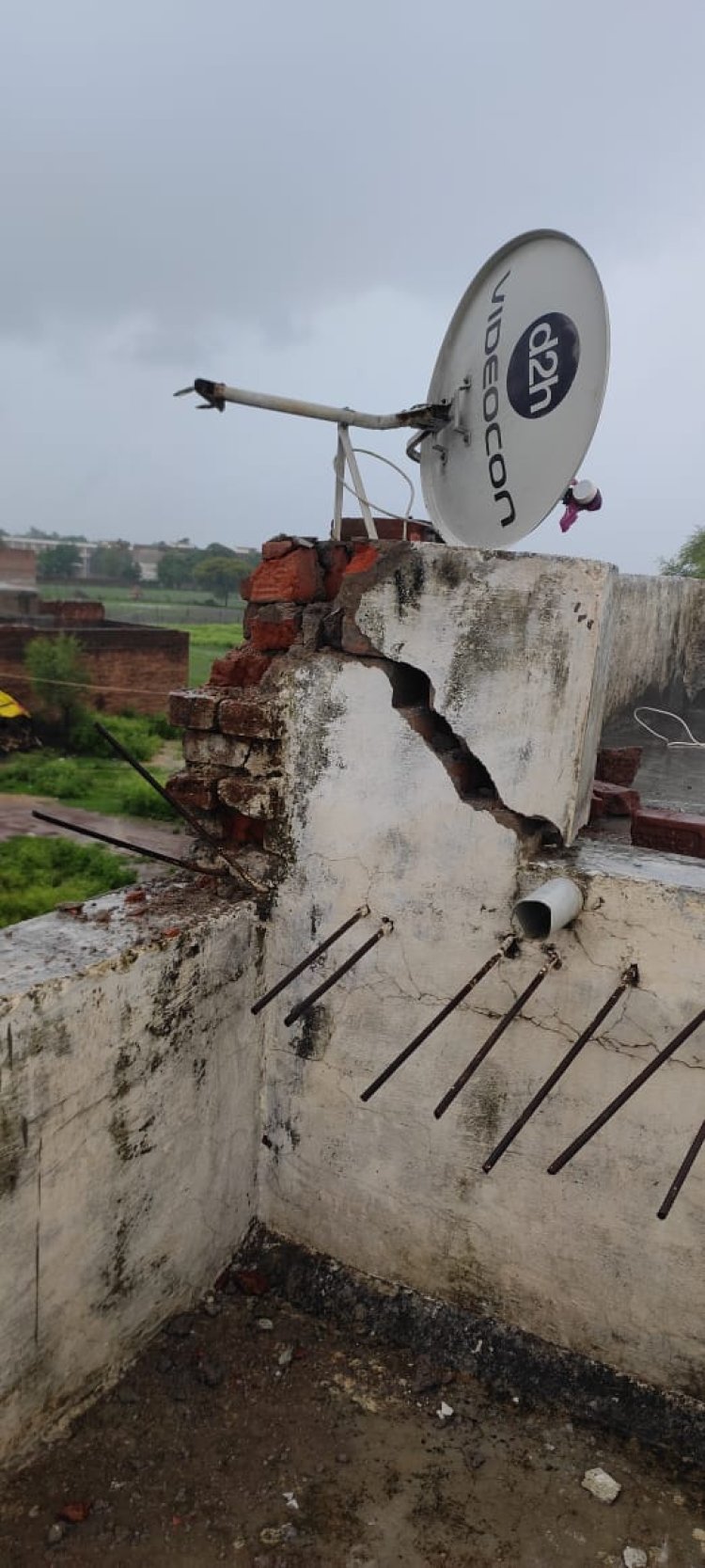 शिवपुरी:  छत की बिंडी पर गिरी आकाशीय बिजली मकान हुआ क्रैक|: रिंकू पंडित KTG समाचार