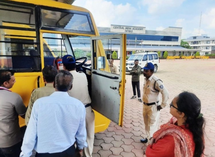 देवास जिले में परिवहन विभाग दल ने चलाया स्‍कूल बसों में सघन चैकिंग अभियान ।