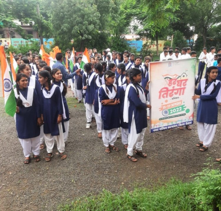 देवास जिले में ‘’हर घर तिरंगा अभियान’’ अंतर्गत करनावद में शासकीय/अशासकीय विद्यालय के बच्चों ने निकाली तिरंगा रैली