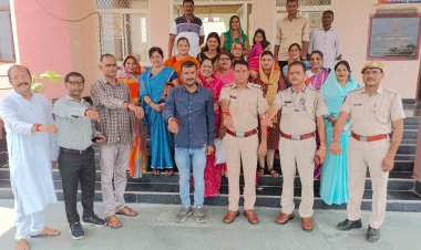 रक्षकों को बांधे रक्षा सूत्र