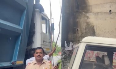 बड़े हादसे को दावत दे रहे लोहे के सरिया को काट कर निकला गया।