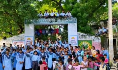 शिक्षक को लेकर छात्रों ने किया स्कूल गेट का ताला बंदी