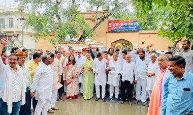 व्यापारिक मंडल द्वारा एसडीएम ऑफिस पहुंच कर मुख्यमंत्री के नाम ज्ञापन उपखंड अधिकारी बहरोड़ को दिया